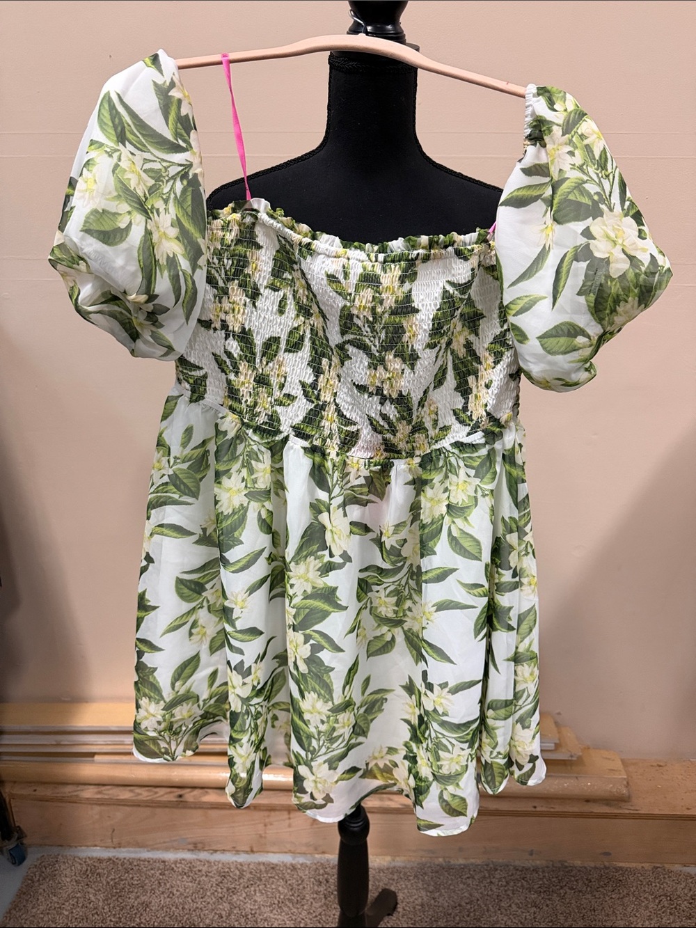 Betsey Johnson White & Green Floral Smocked Puff-Sleeve Tunic